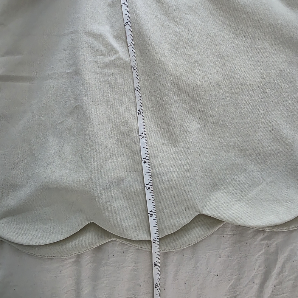 Vineyard Vines Scallop Skort 10 - Picture 9 of 14